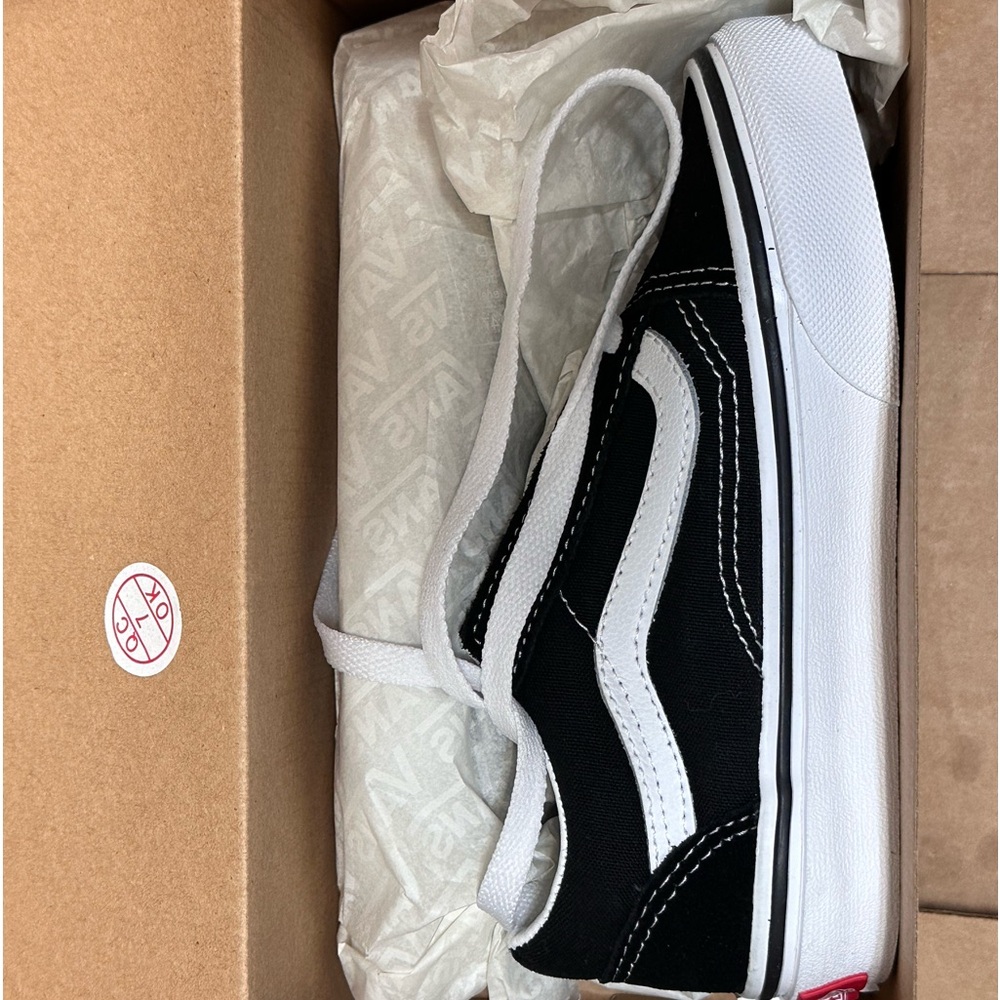 New Unused Kids Size 11.5 Black/White Vans Old Skool Shoes